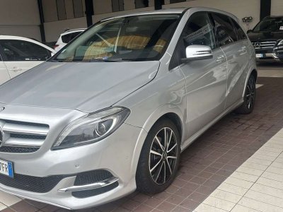 Mercedes-Benz B 200