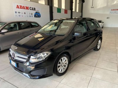 Mercedes-Benz B 180