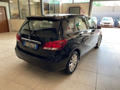 Mercedes-Benz B 180