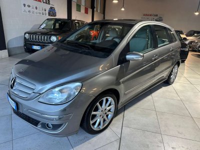 Mercedes-Benz B 200