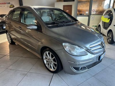 Mercedes-Benz B 200