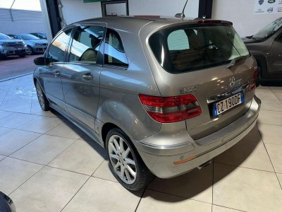 Mercedes-Benz B 200